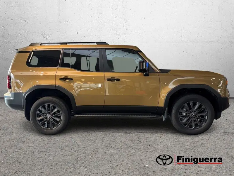 Toyota Land Cruiser nuova a Lecco (5)