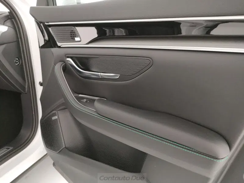 Byd Seal U DM-i  nuova a Caserta (16)