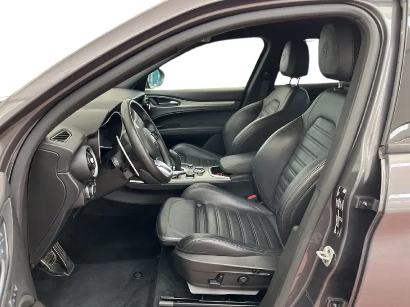 Alfa Romeo Stelvio usata a Torino (10)