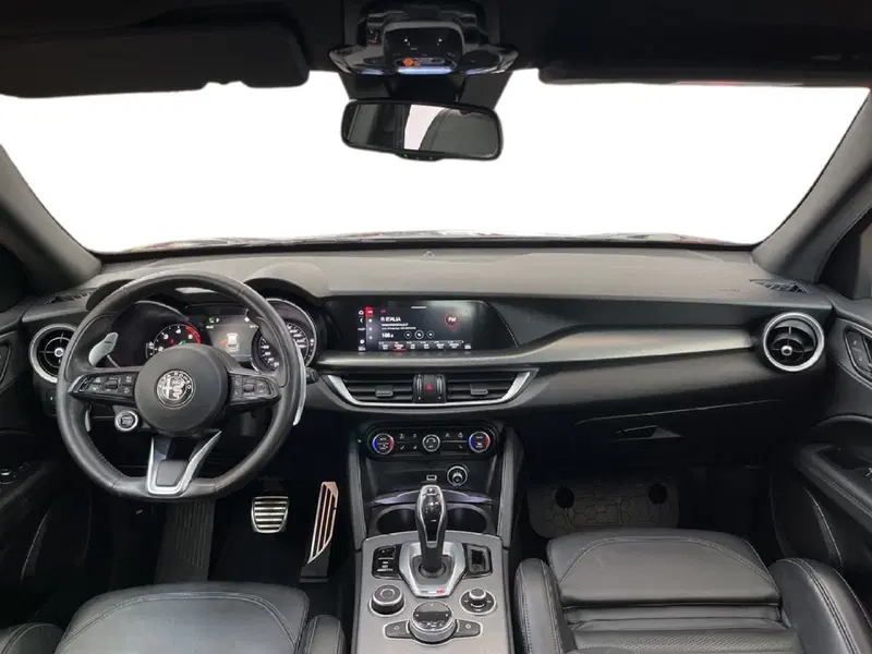 Alfa Romeo Stelvio usata a Torino (11)