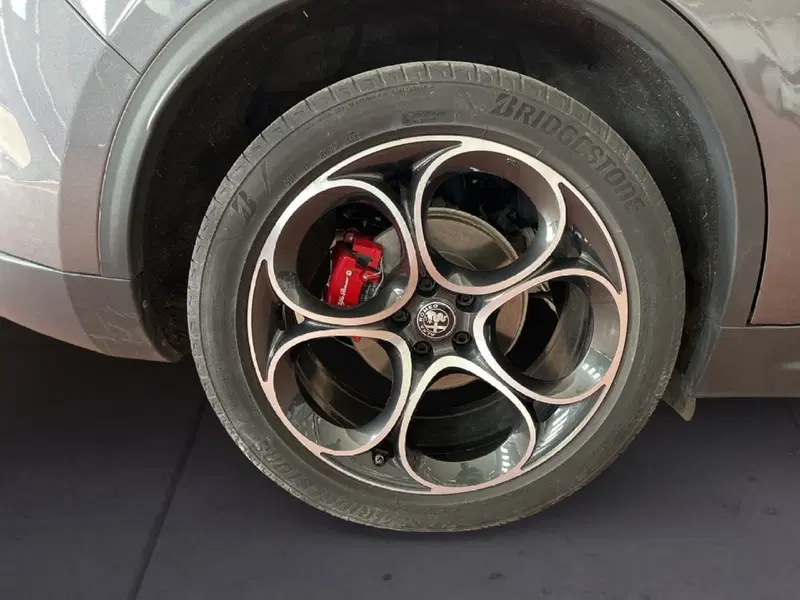 Alfa Romeo Stelvio usata a Torino (7)