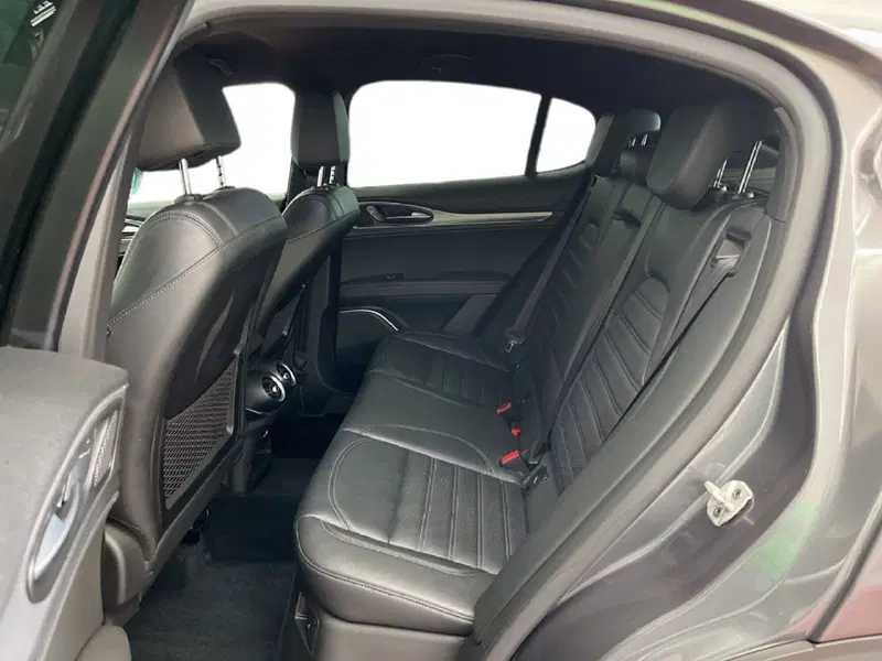 Alfa Romeo Stelvio usata a Torino (9)