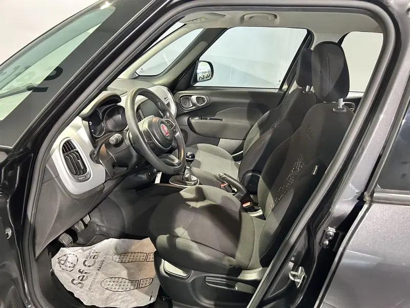 Fiat 500L usata a Milano (13)