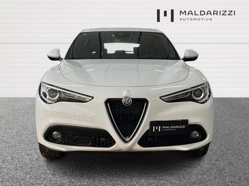 Alfa Romeo Stelvio usata a Taranto (2)