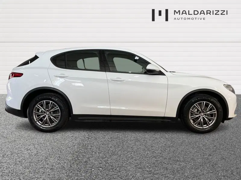 Alfa Romeo Stelvio usata a Taranto (5)