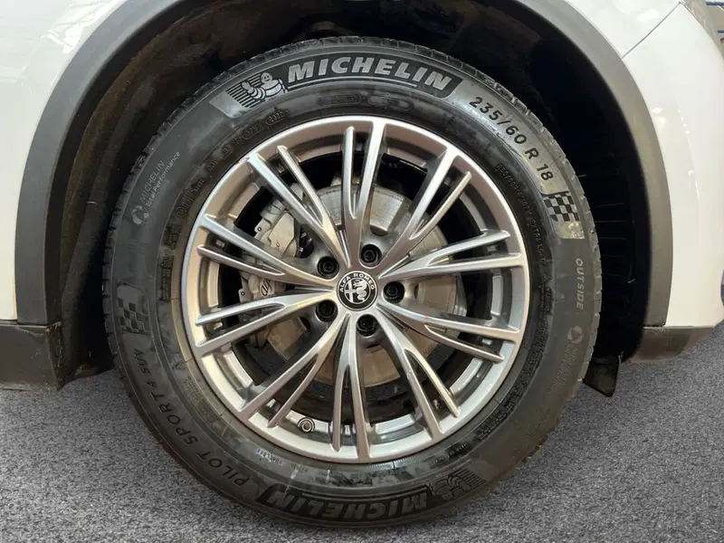 Alfa Romeo Stelvio usata a Taranto (6)