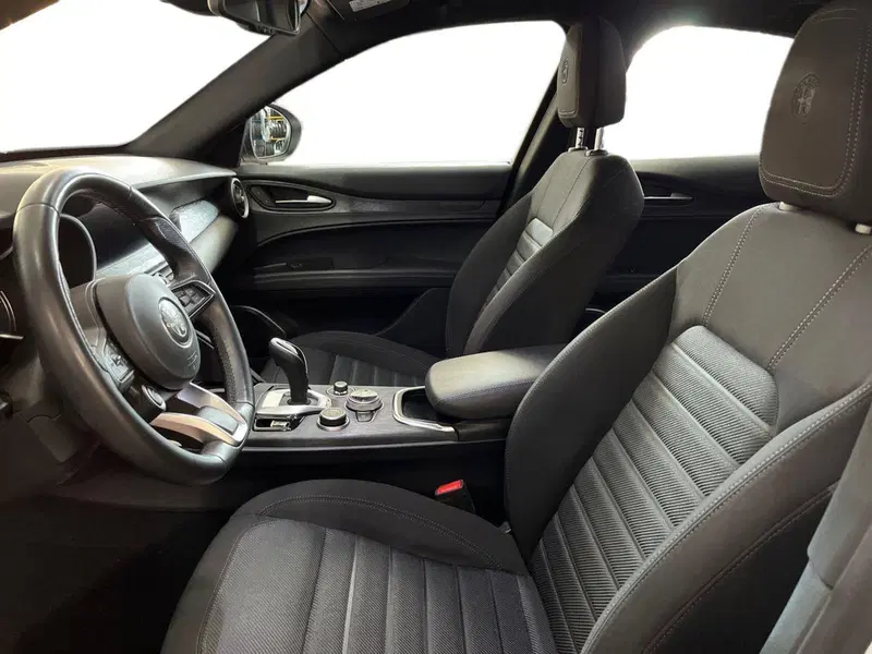 Alfa Romeo Stelvio usata a Taranto (7)
