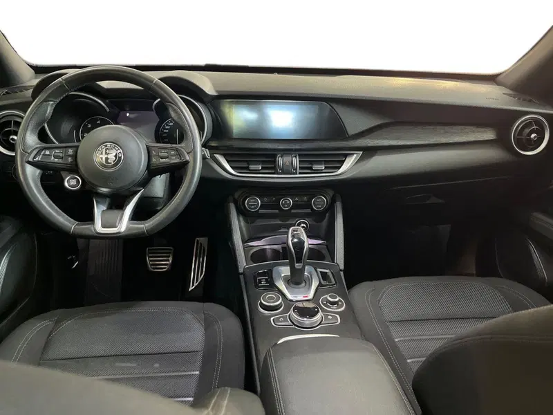 Alfa Romeo Stelvio usata a Taranto (8)
