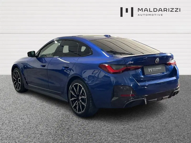 BMW i4 usata a Bari (4)