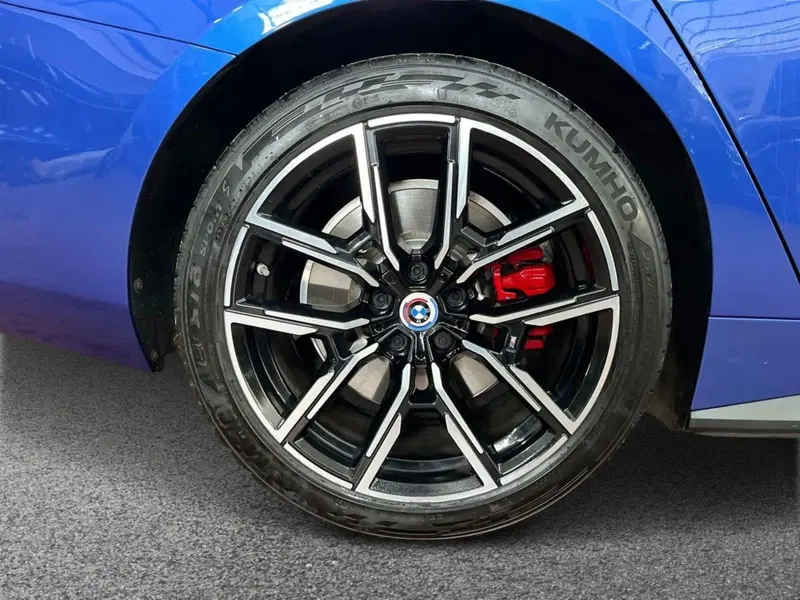BMW i4 usata a Bari (6)