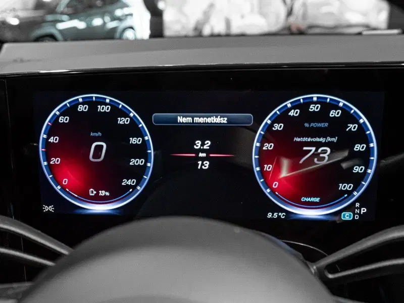 Mercedes-Benz GLB EQ nuova a Ancona (15)
