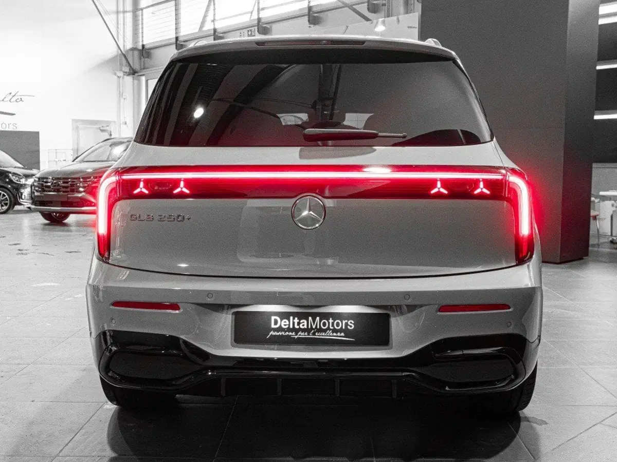 Mercedes-Benz GLB EQ nuova a Ancona (3)