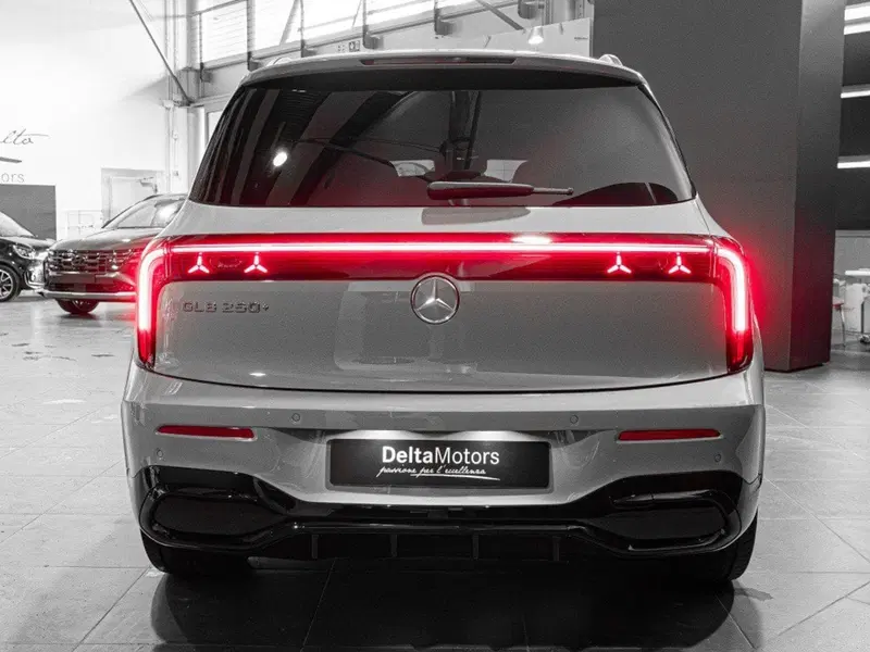 Mercedes-Benz GLB EQ nuova a Ancona (3)