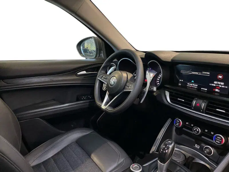 Alfa Romeo Stelvio usata a Ancona (12)