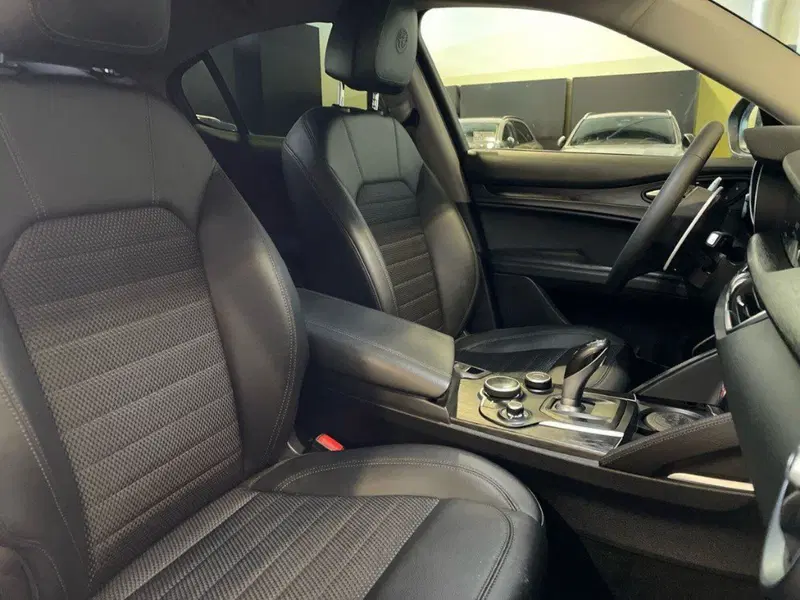 Alfa Romeo Stelvio usata a Ancona (14)