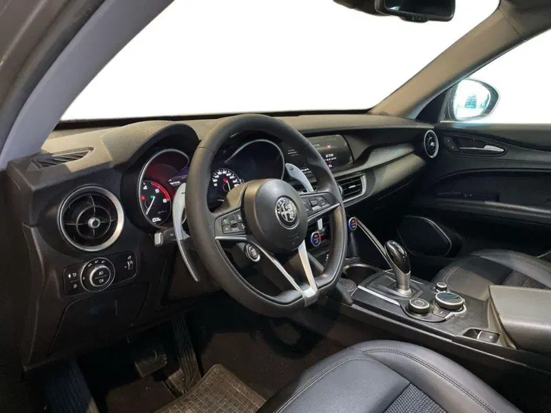 Alfa Romeo Stelvio usata a Ancona (16)
