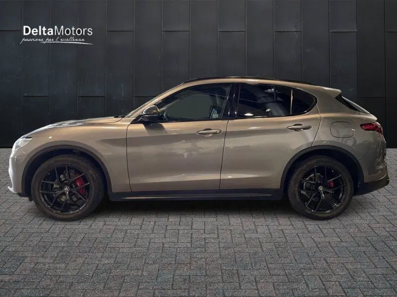 Alfa Romeo Stelvio usata a Ancona (2)