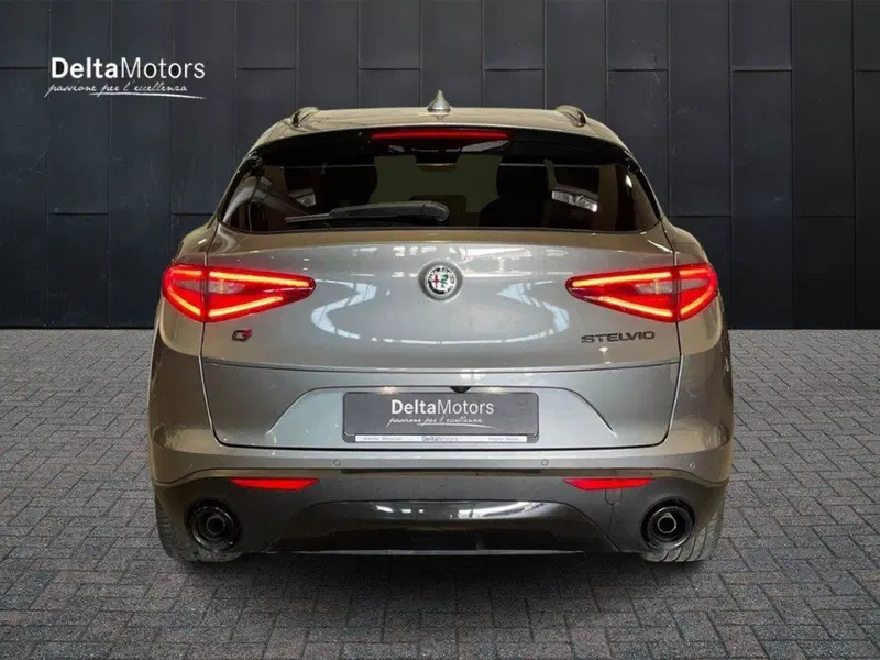 Alfa Romeo Stelvio usata a Ancona (4)