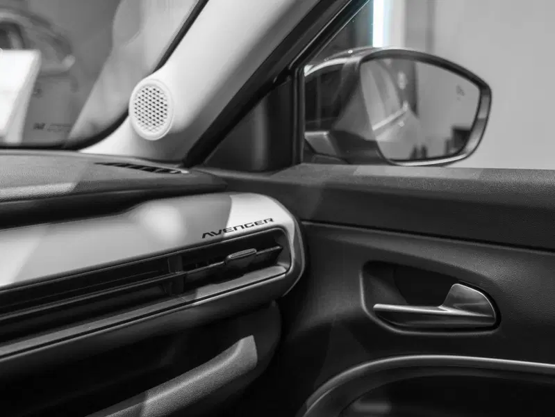 Jeep Avenger nuova a Prato (5)