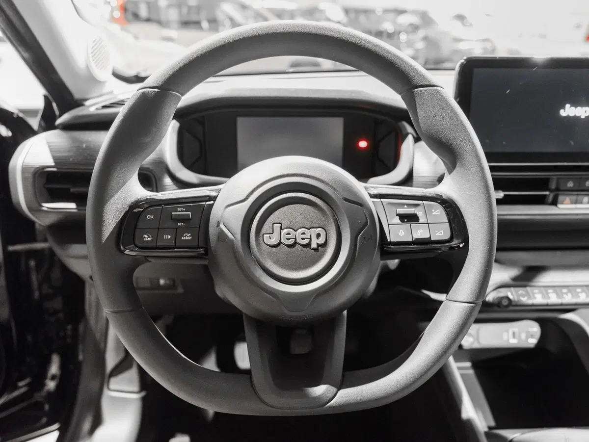 Jeep Avenger nuova a Prato (9)
