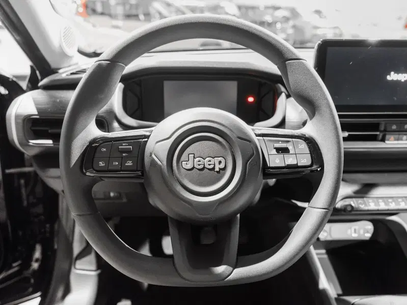 Jeep Avenger nuova a Prato (9)