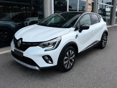 Renault Captur Plug-in Hybrid E-Tech 160 CV Intens del 2020 usata a Rimini