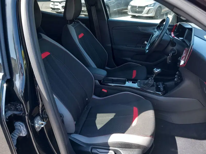 Opel Mokka usata a Lucca (12)