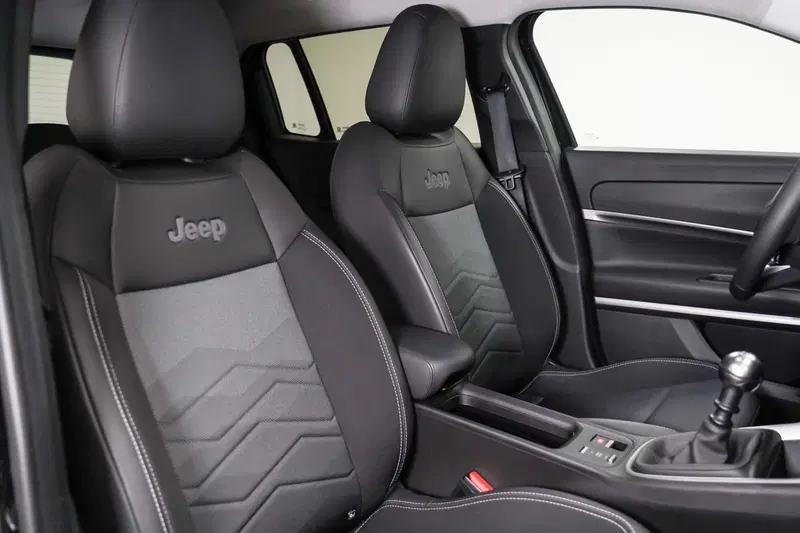 Jeep Avenger usata a Varese (13)