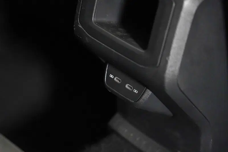 Volkswagen T-Cross usata a Varese (17)