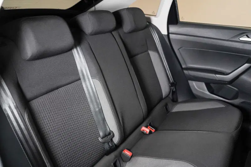 Volkswagen Taigo usata a Varese (14)