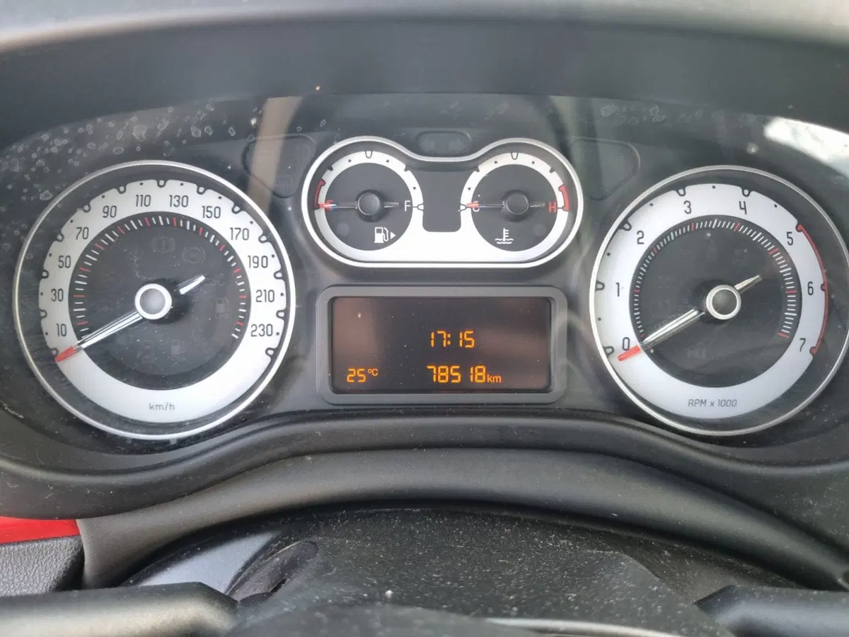 Fiat 500L usata a Lucca (8)