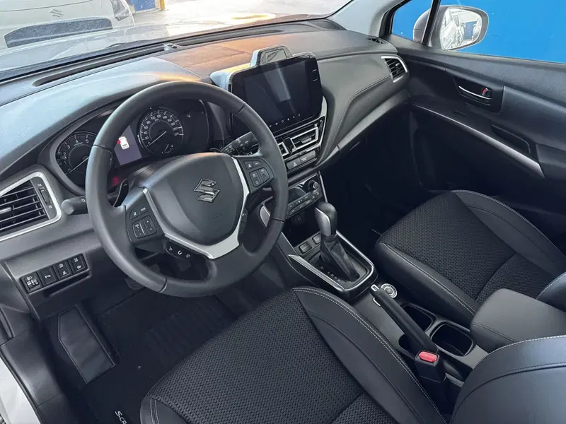 Suzuki S-Cross nuova a Cuneo (8)