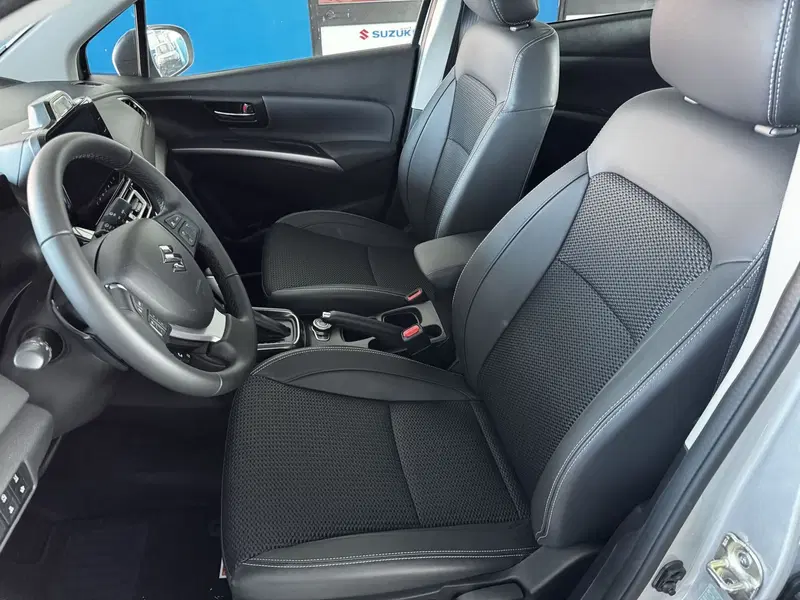 Suzuki S-Cross nuova a Cuneo (9)