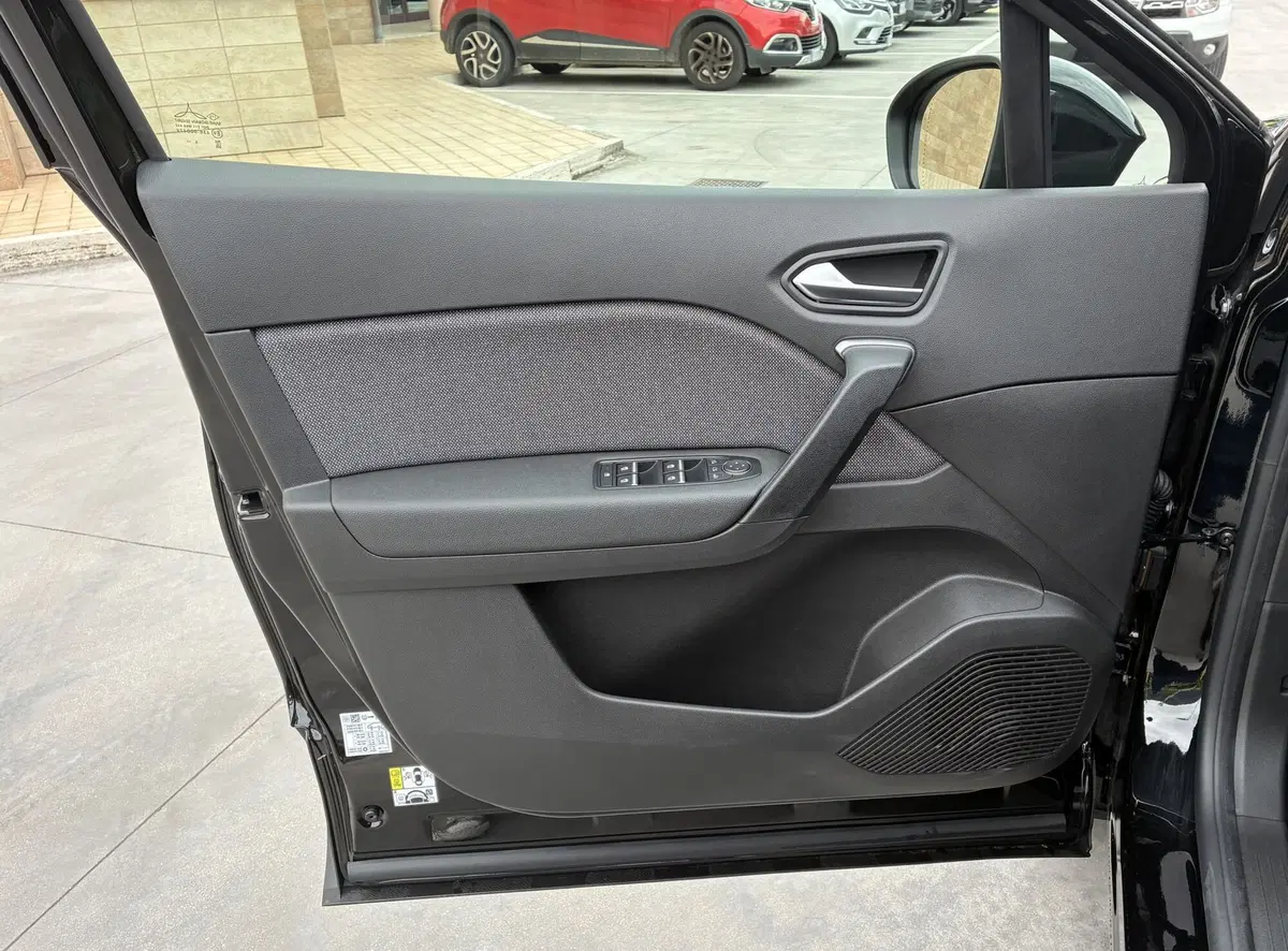 Renault Captur nuova a Frosinone (9)