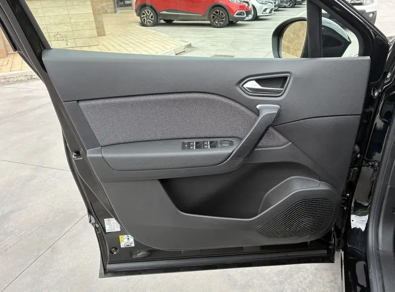 Renault Captur nuova a Frosinone (9)