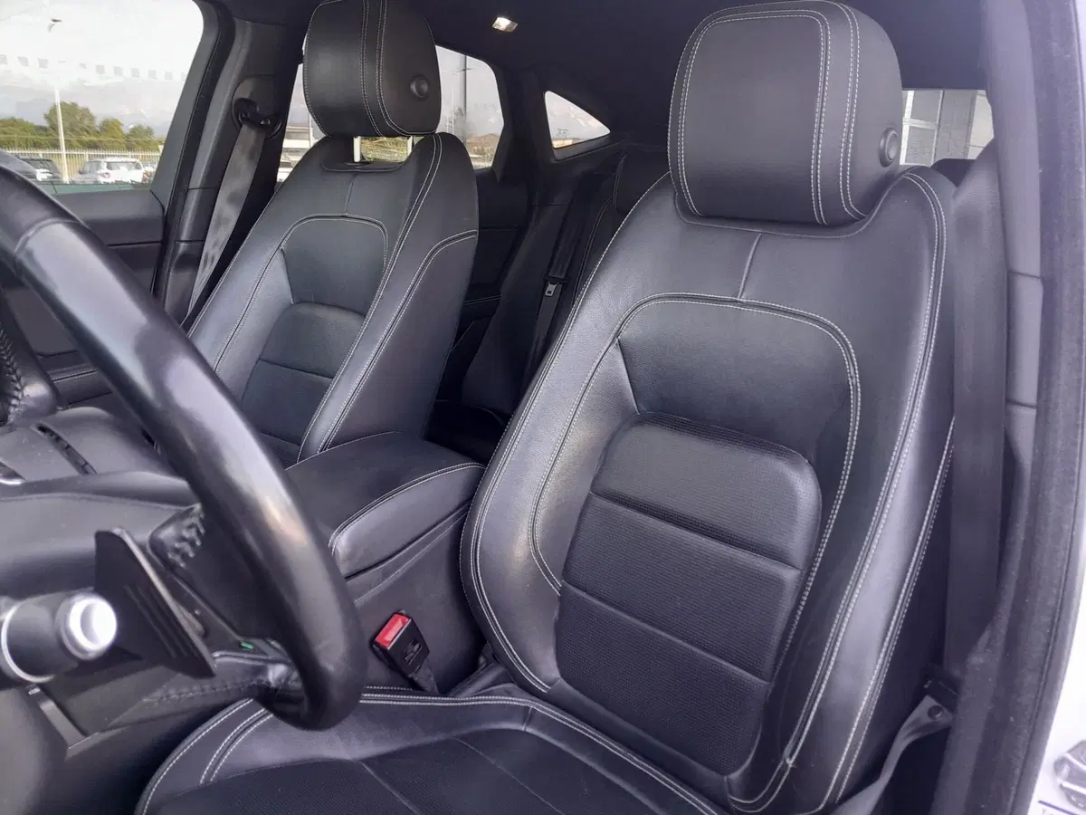 Jaguar E-Pace usata a Cuneo (13)