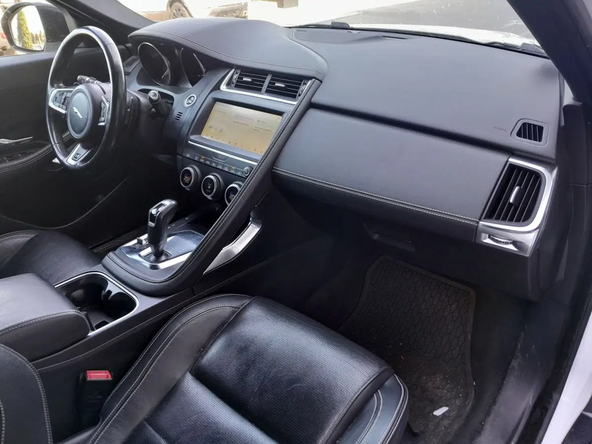 Jaguar E-Pace usata a Cuneo (15)