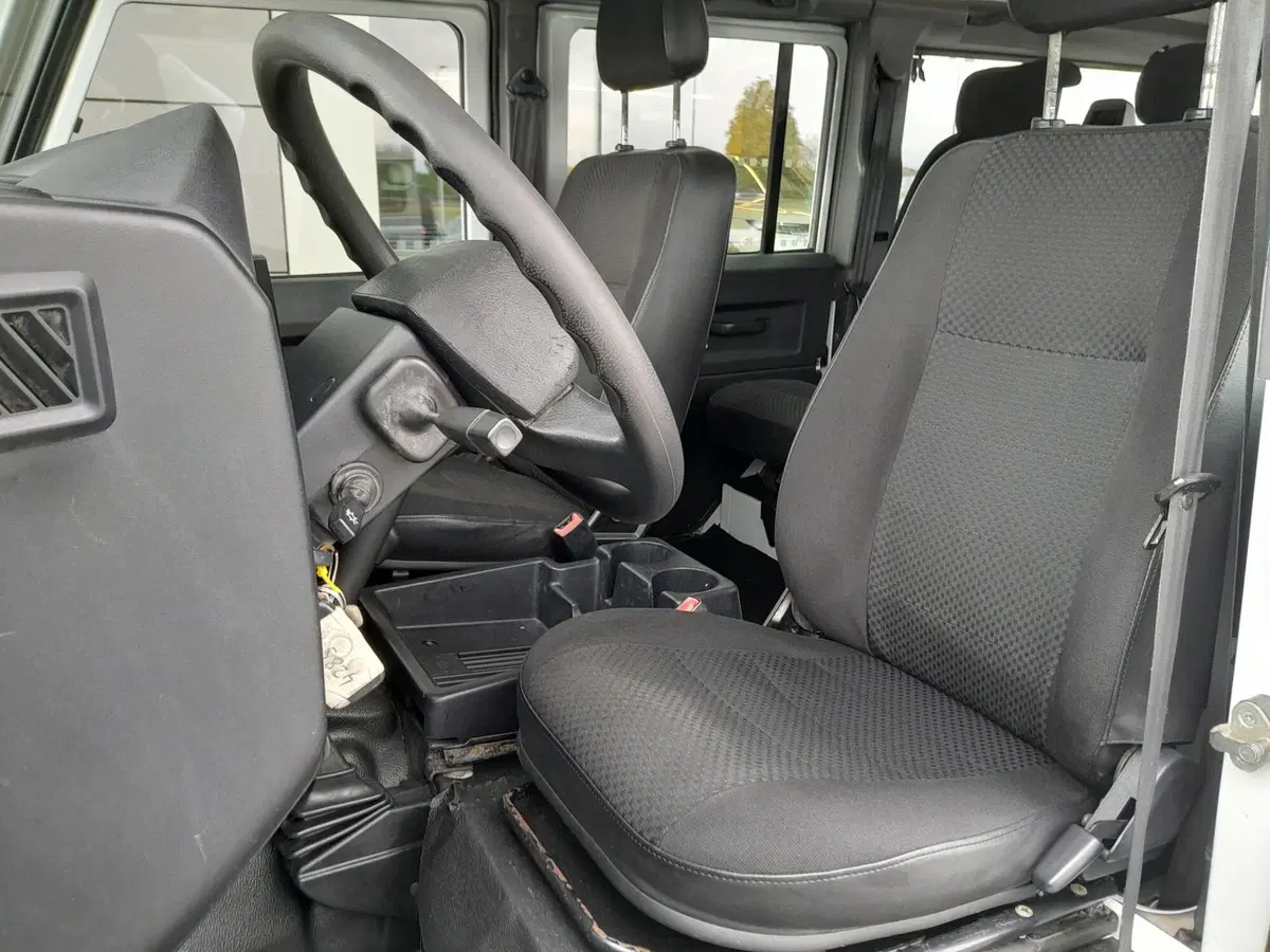 Land Rover Defender usata a Cuneo (13)
