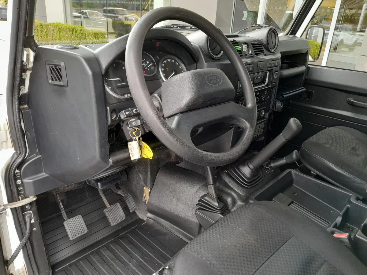 Land Rover Defender usata a Cuneo (15)