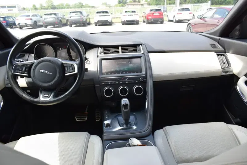 Jaguar E-Pace usata a Cuneo (10)
