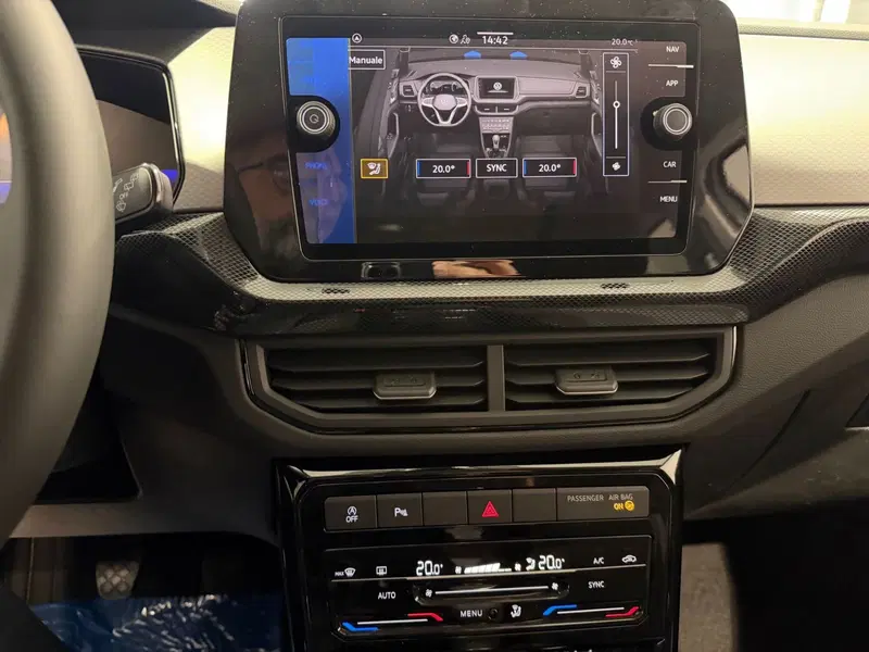Volkswagen T-Cross nuova a Genova (12)