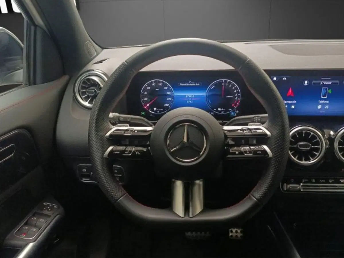 Mercedes-Benz GLA SUV usata a Novara (11)