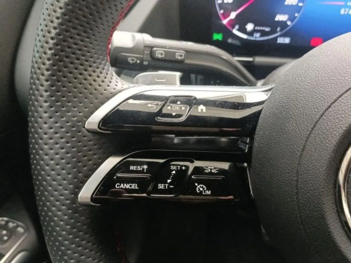 Mercedes-Benz GLA SUV usata a Novara (12)