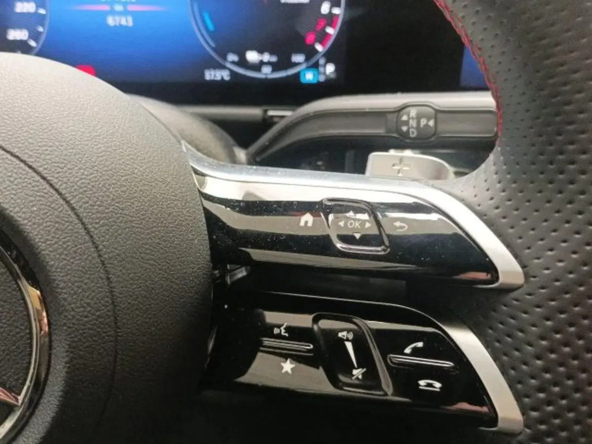 Mercedes-Benz GLA SUV usata a Novara (14)