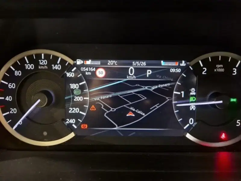 Land Rover Discovery Sport usata a Livorno (11)