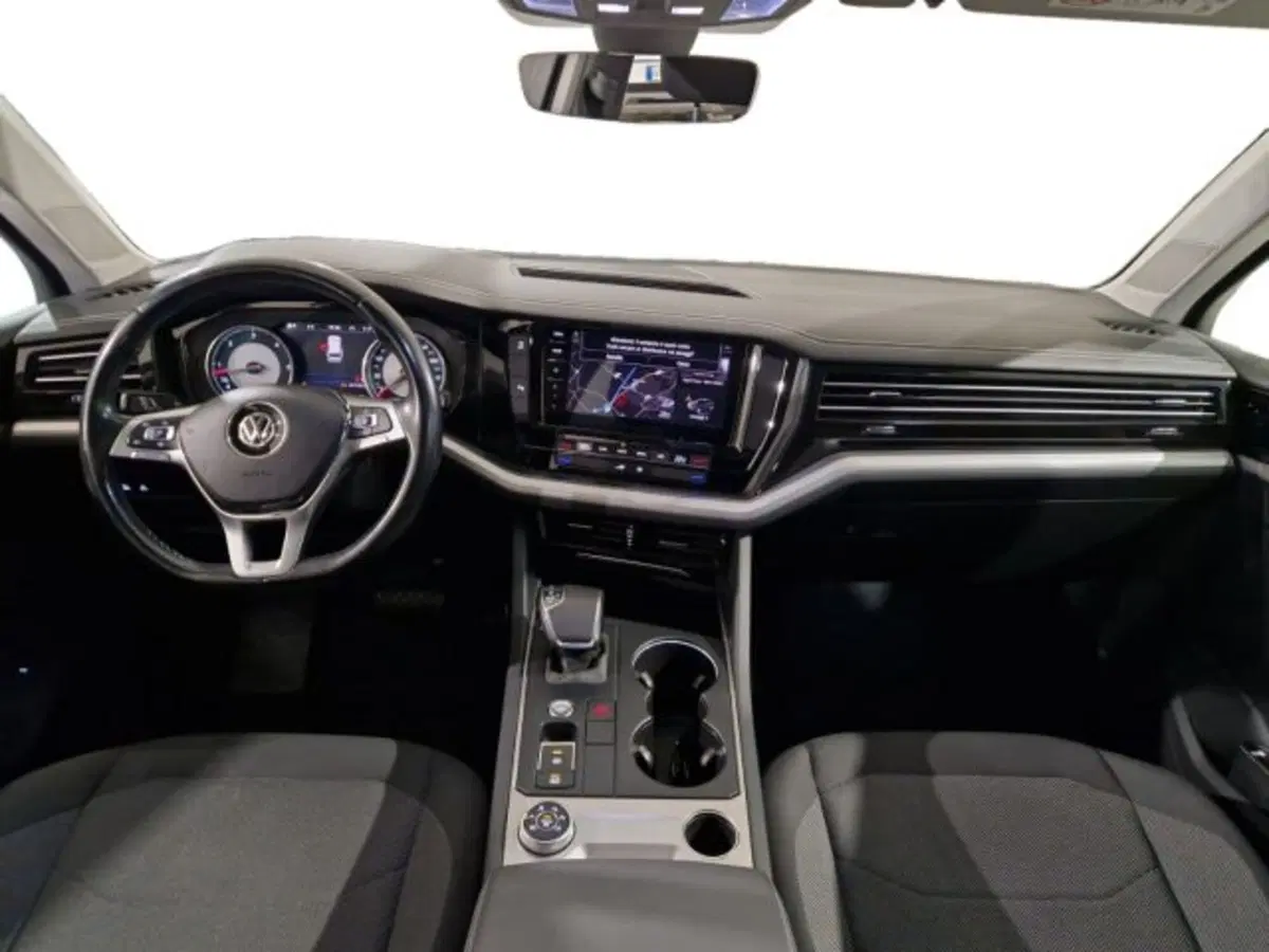 Volkswagen Touareg usata a Livorno (11)