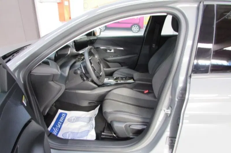 Peugeot 208 usata a Milano (4)