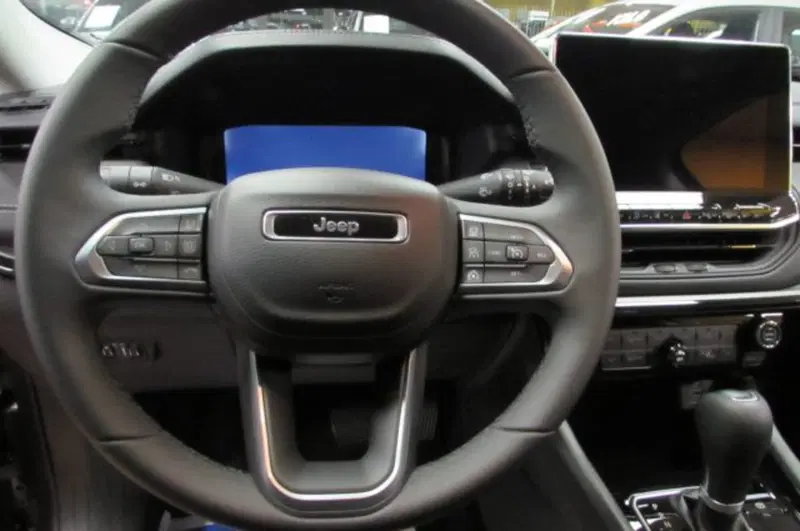 Jeep Compass usata a Milano (11)