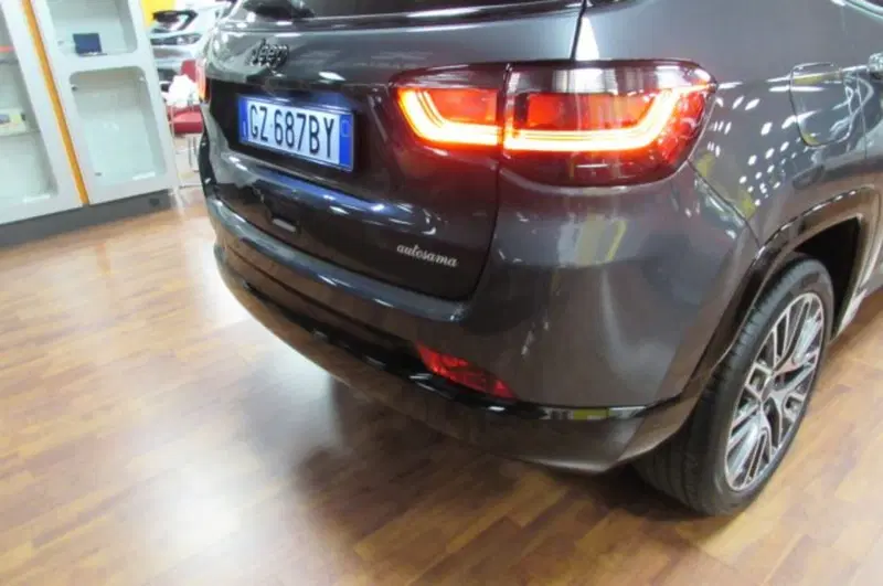 Jeep Compass usata a Milano (14)