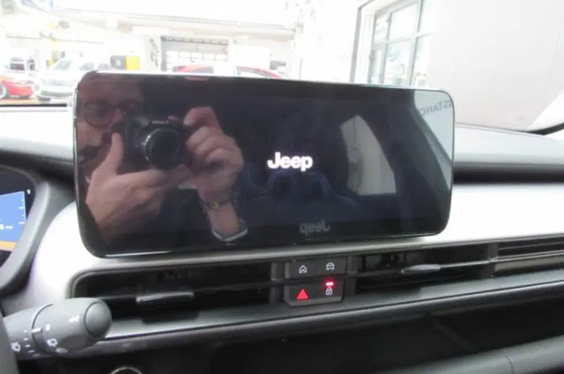 Jeep Avenger nuova a Milano (10)